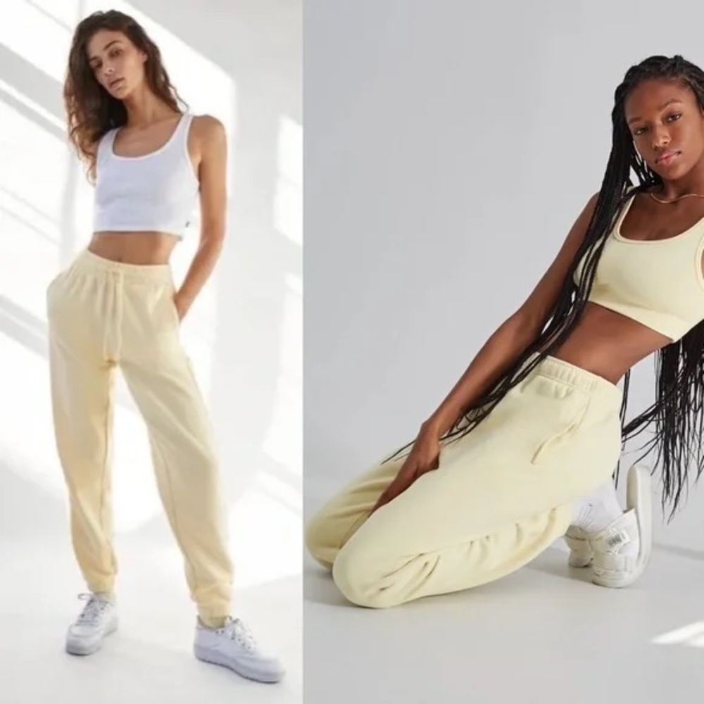 Women's yellow sweatpants Aritzia
